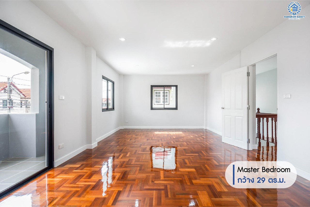 บ้านมือสองตกแต่งใหม่ ม.ลานทอง ติวานนท์-ปากเกร็ด เนื้อที่ 54 ตร.ว. ฟังก์ชัน 3 ห้องนอน 2 ห้องน้ำ บนทำเลทองเดินทางสะดวกติด ถ.ติวานนท์ ใกล้ห้าแยกปากเกร็ด เมืองทองธานี ทางด่วน, เซ็นทรัลแจ้งวัฒนะ และรถไฟฟ้าสายสีชมพู (สายอนาคต) "สถานีปากเกร็ด"